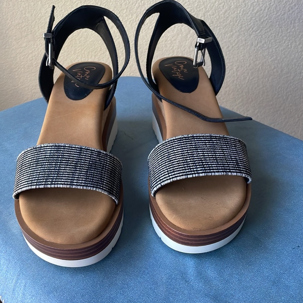Crown Vintage Sandal - Picture 2 of 5